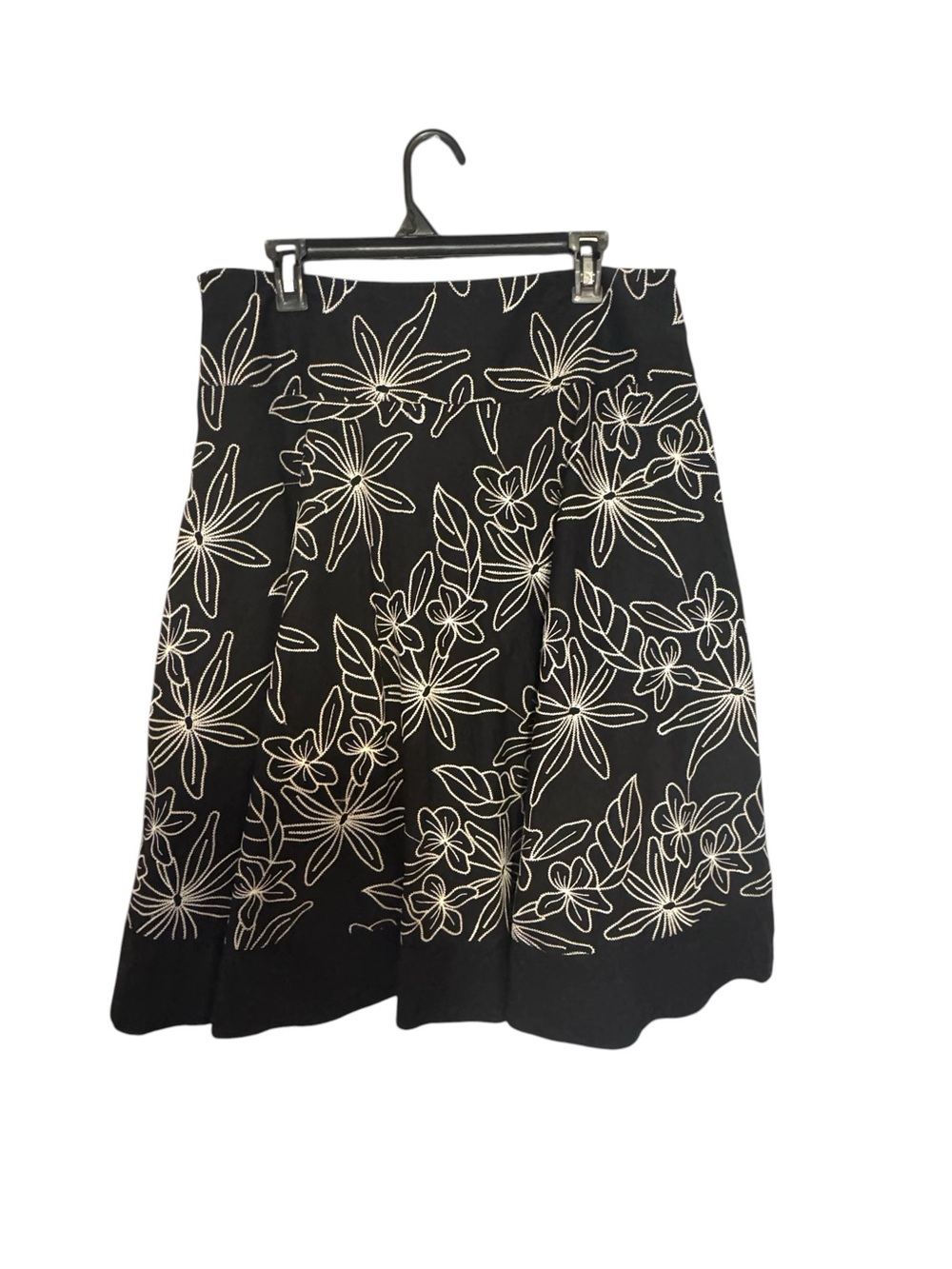 White House Black Market Black/White Floral Flare Skirt SZ: 12 #1 - Picture 5 of 10